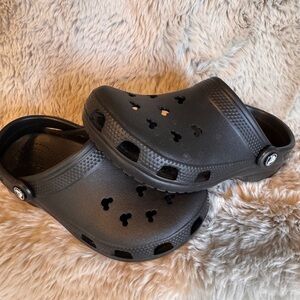 Disney Crocs Classic Clogs Black Mickey Mouse Cutouts W6 M4